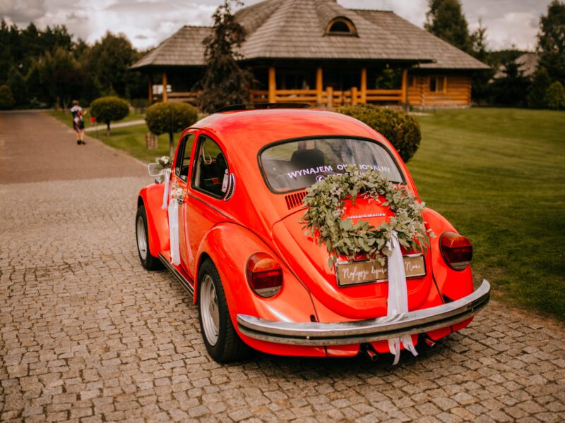 Auto do ślubu wesele CZERWONY GARBUS z głośnymi fanfarami ,sesje zdjęciowe ,reklama