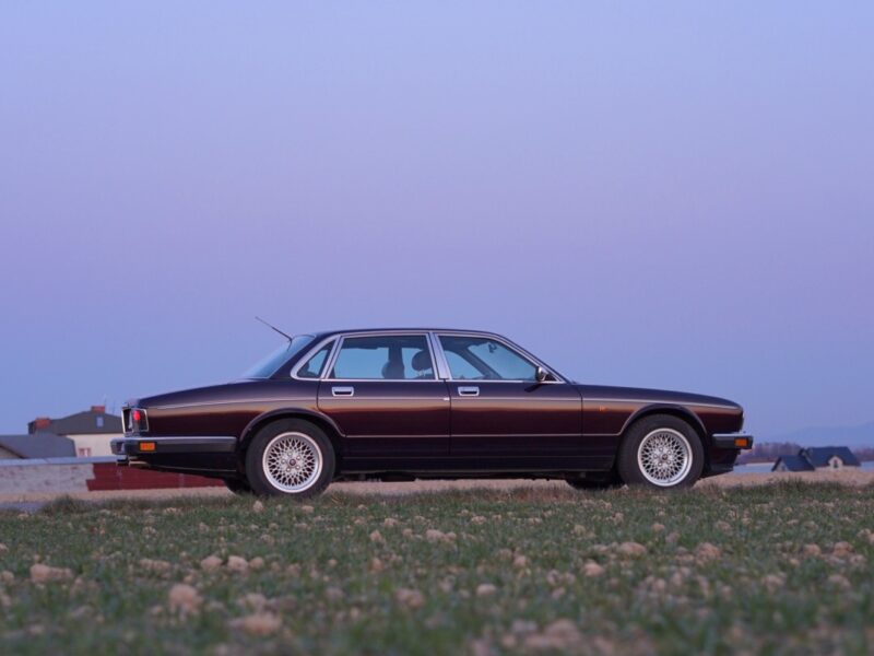 Daimler Jaguar XJ81 V12