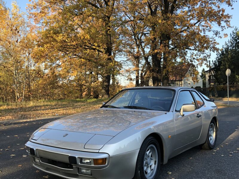 Porsche 944