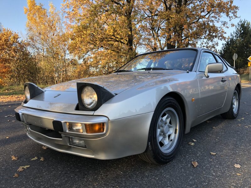 Porsche 944