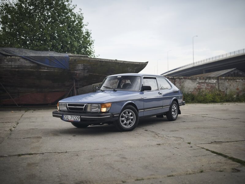 Saab 900 Coupe Flatnose solidny krokodyl, piękny Azure Blue klasyk