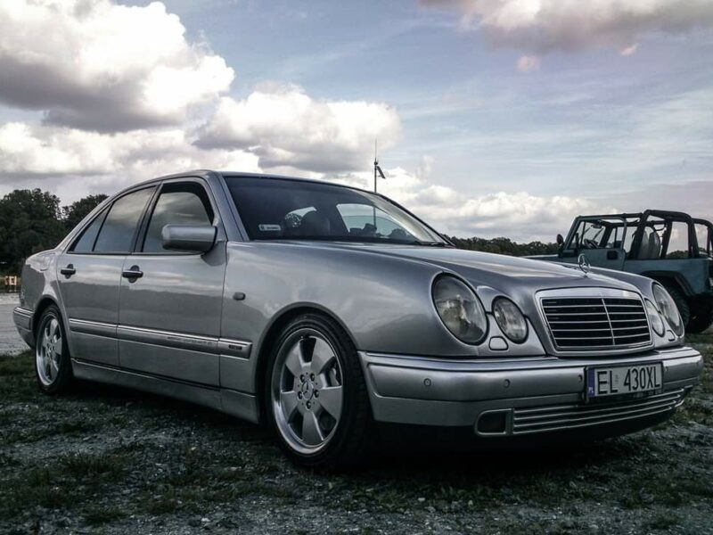 Mercedes-Benz E430 V8