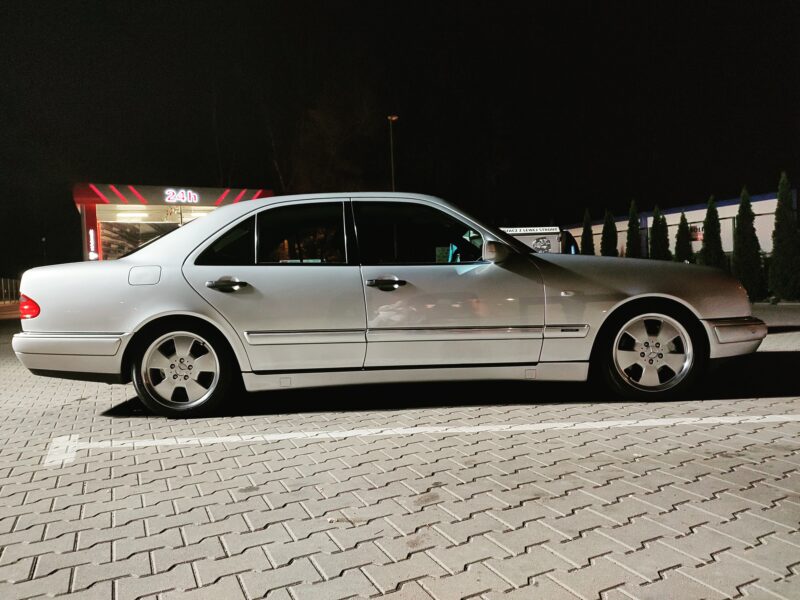 Mercedes-Benz E430 V8