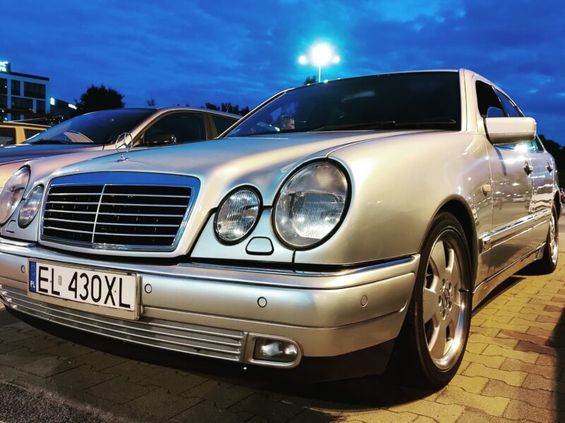 Mercedes-Benz E430 V8