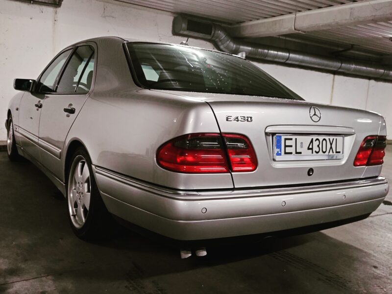 Mercedes-Benz E430 V8