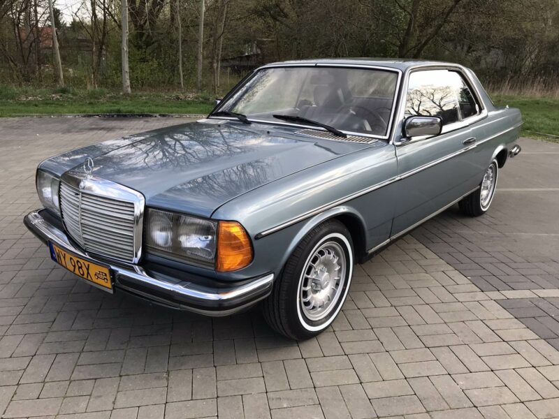 Sprzedam pięknego Mercedesa w123 coupe z silnikiem 2.3 benzyna - 1 seria z 1978 r., odrestaurowany